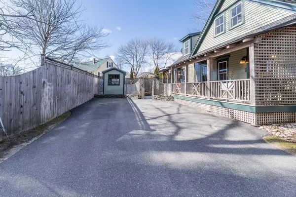 Topsham, ME 04086,44 Winter ST