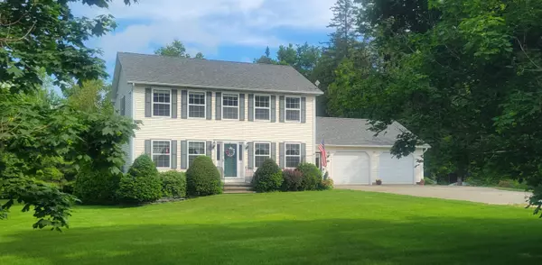 39 Higgins DR, Hermon, ME 04401