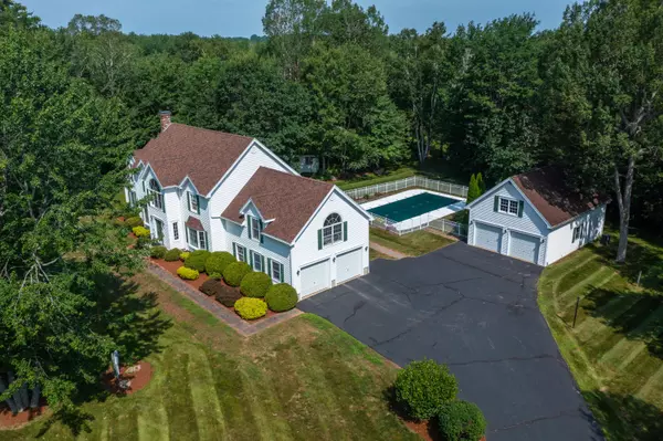 160 Fox Hollow LN, Bangor, ME 04401