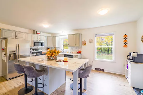 Northport, ME 04849,5 Eagle DR