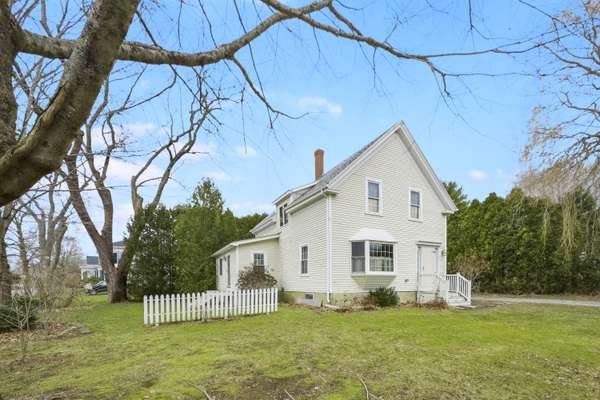 23 Green ST, Thomaston, ME 04861