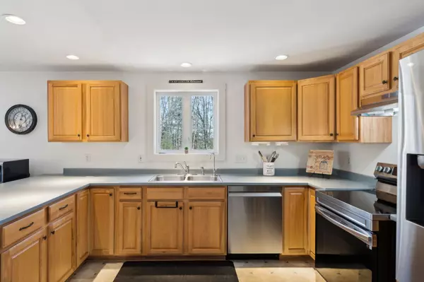 New Gloucester, ME 04260,21 Romans RD