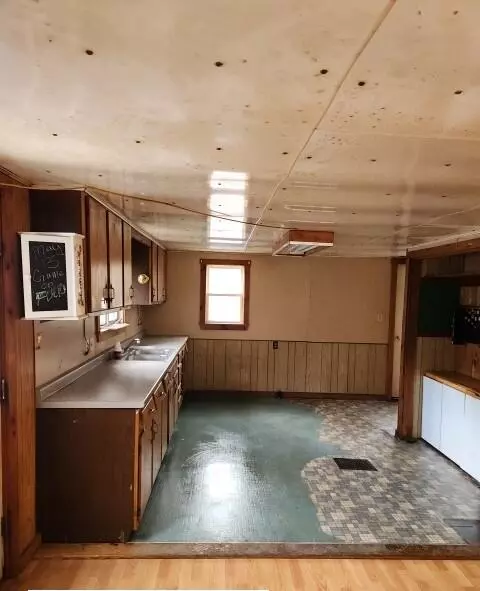 Madison, ME 04950,183 Shusta RD