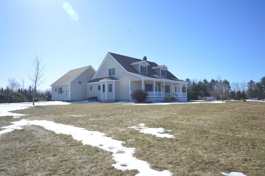 28 Overlook DR, Canaan, ME 04924