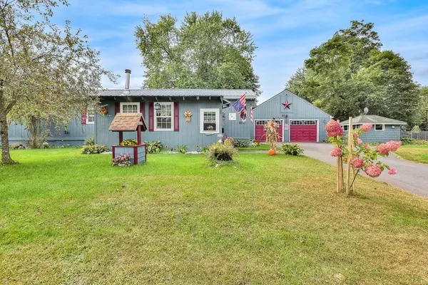 21 Middle AVE, Mexico, ME 04257