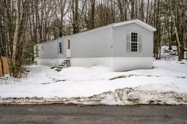 54 Squire CT, Winthrop, ME 04364