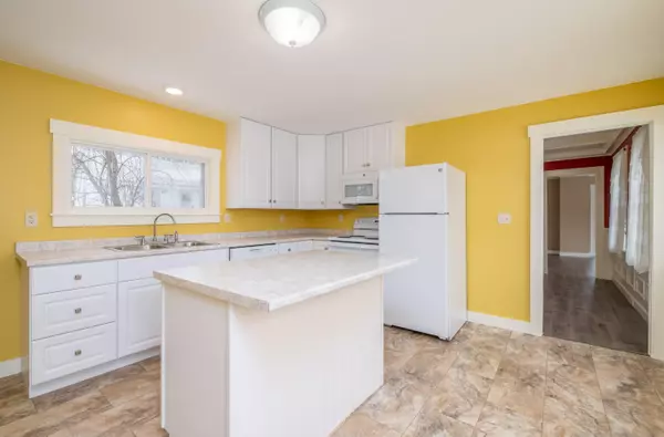 Richmond, ME 04357,16 Lincoln ST