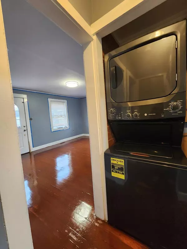 Kittery, ME 03904,23-25 Cole ST