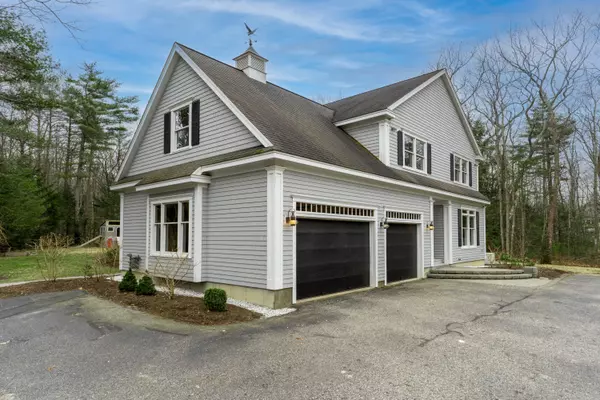 56 Johnson RD, Falmouth, ME 04105