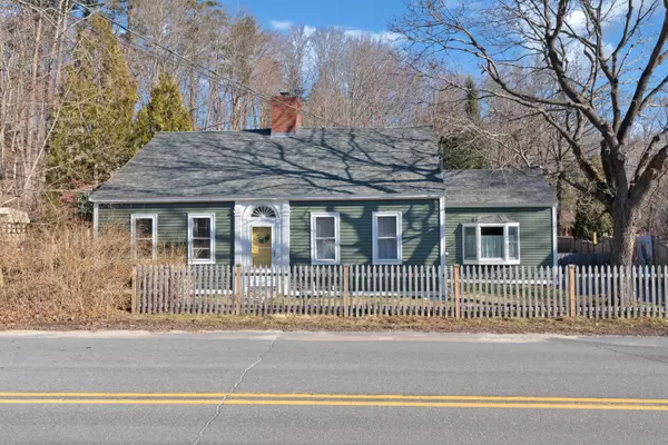 25 Summer ST, Topsham, ME 04086