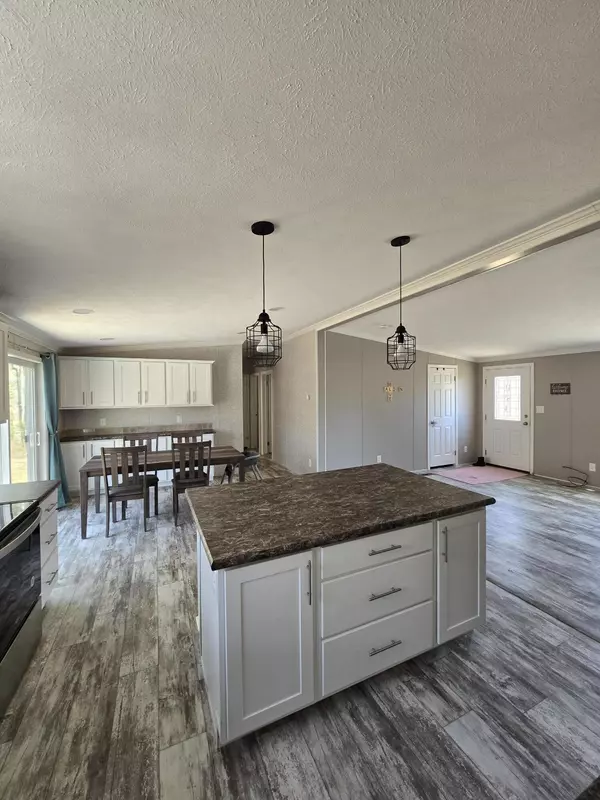 Waldoboro, ME 04572,150 Jackson RD