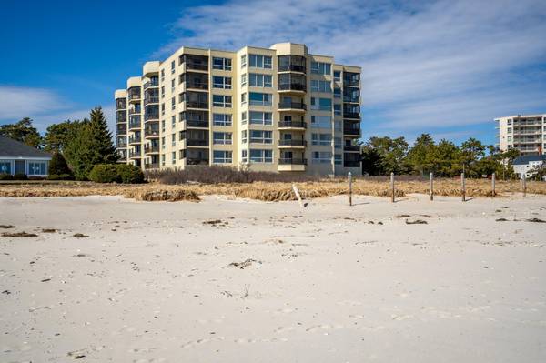 215 E Grand AVE #208, Old Orchard Beach, ME 04064