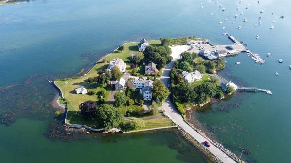 78 Pier RD, Kennebunkport, ME 04046