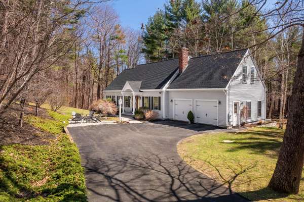 14 Lynch LN, Kittery, ME 03905