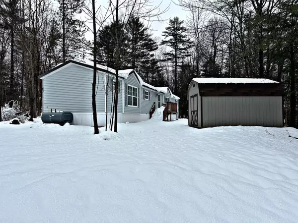 63 Summer ST, Oakland, ME 04963