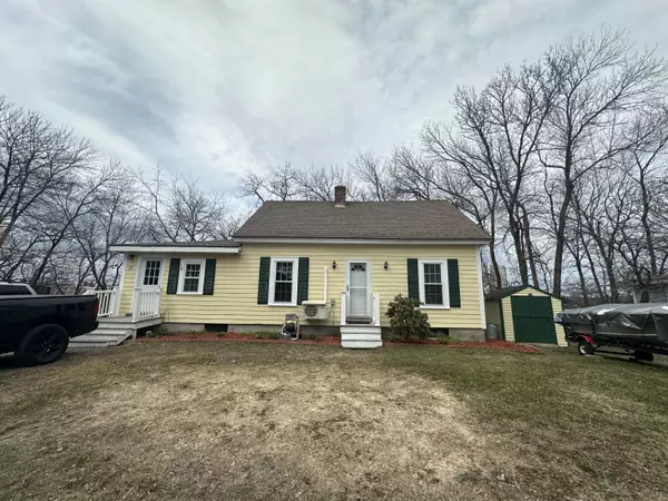 25 Elm ST, Bradley, ME 04411