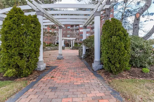 South Portland, ME 04106,148 Breakwater DR #209