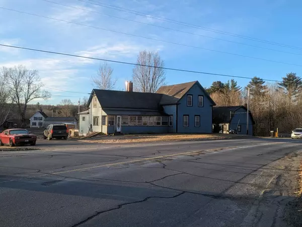 Saint Albans, ME 04971,8 Hartland RD