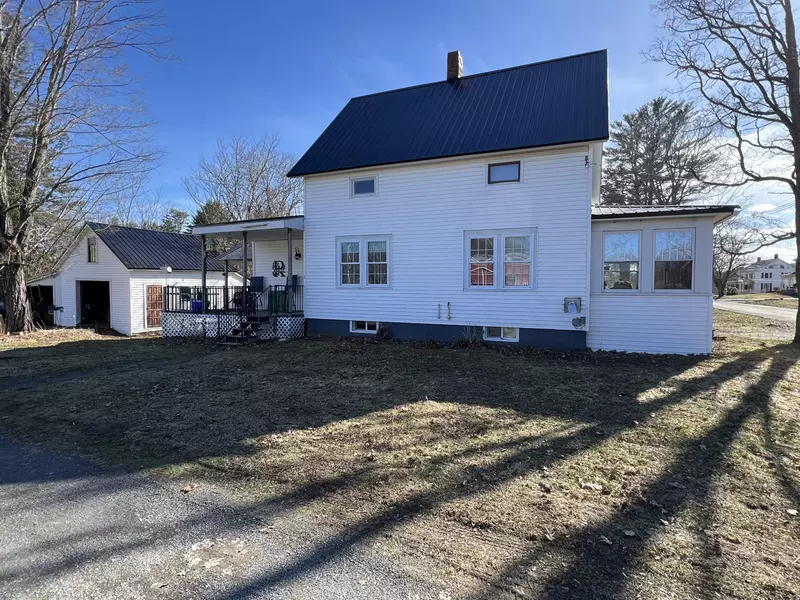 2 Alton ST, Milo, ME 04463