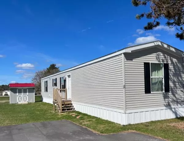 Hancock, ME 04640,40 Fiddlehead LN