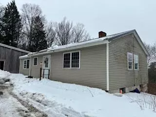 Vassalboro, ME 04989,2446 Riverside DR