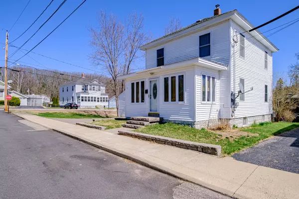 Sanford, ME 04073,23 Beulah ST
