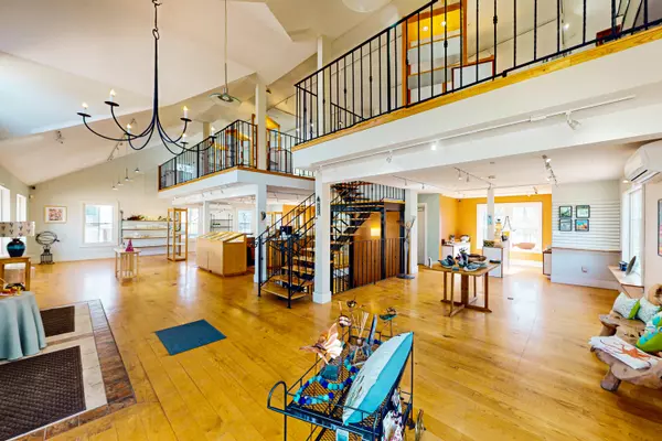 Freeport, ME 04032,148 Main ST