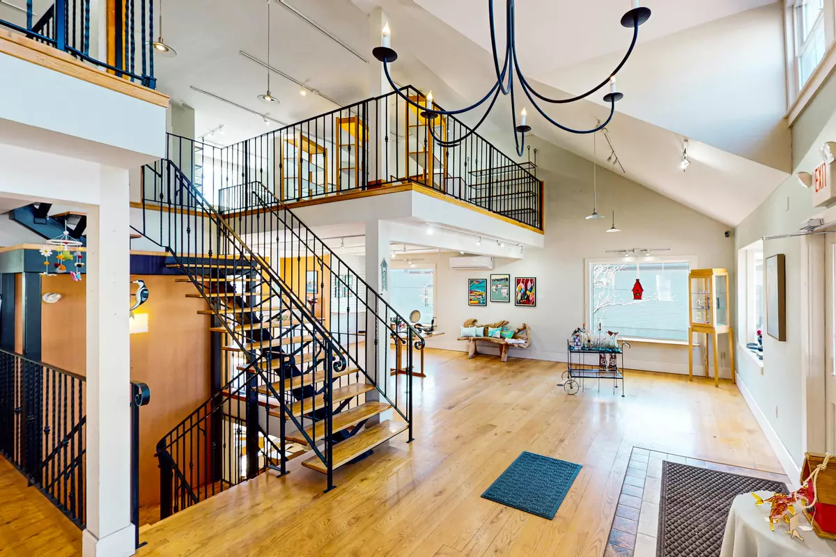 Freeport, ME 04032,148 Main ST