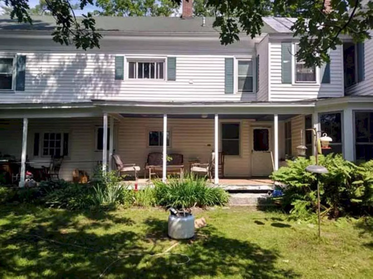 Skowhegan, ME 04976,10 Weston ST