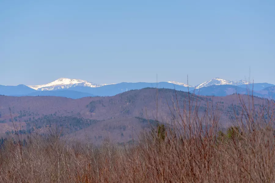 9 Outlook RD, Woodstock, ME 04219