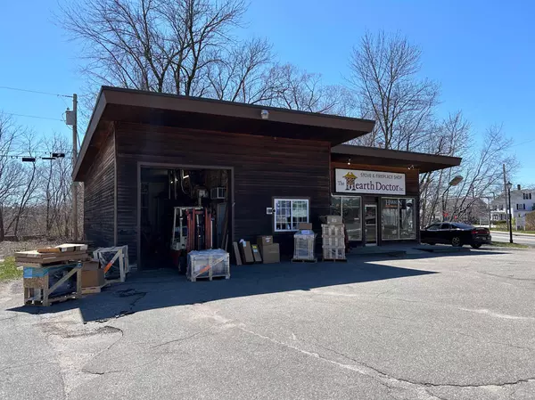 Topsham, ME 04086,11 Main ST