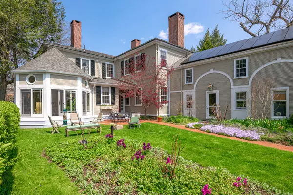 Kennebunk, ME 04043,99 Main ST