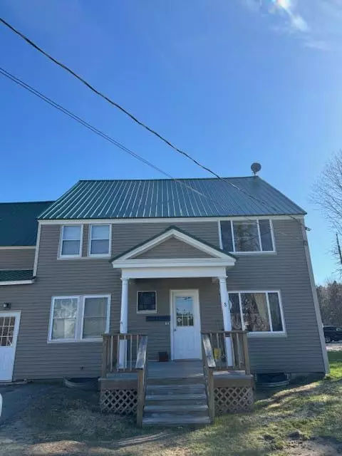 8 High ST, Winthrop, ME 04364