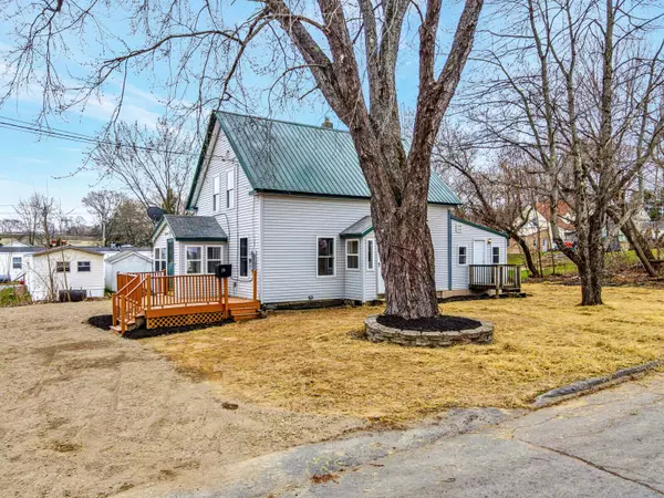 Oakland, ME 04963,16 Greeley ST