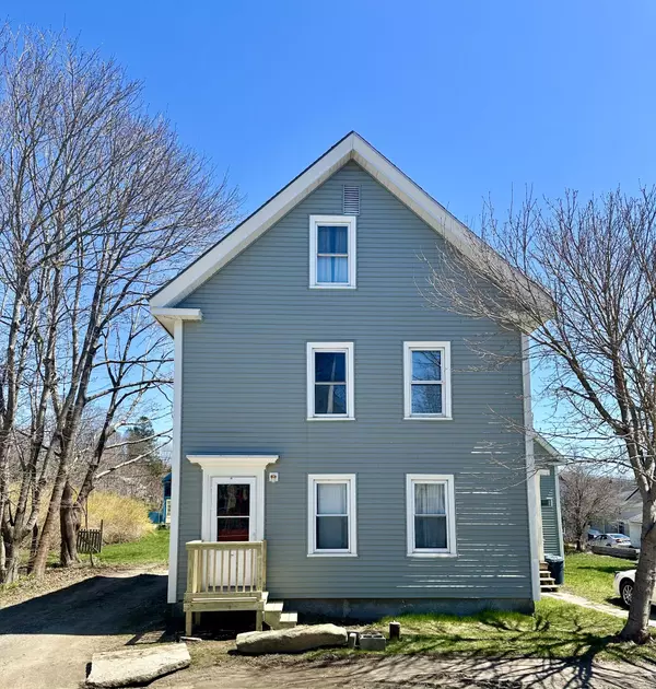 13 Pleasant ST, Vinalhaven, ME 04863