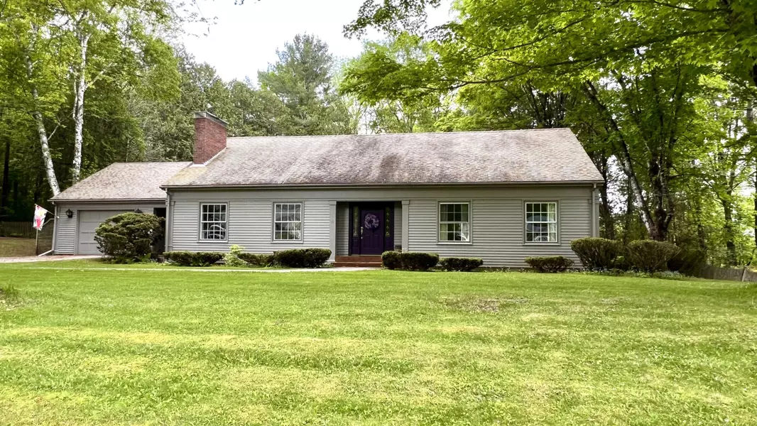 11 Acadia ST, Dexter, ME 04930