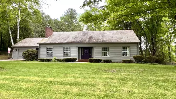 11 Acadia ST, Dexter, ME 04930