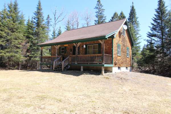 12 Winter RD, Rangeley, ME 04970