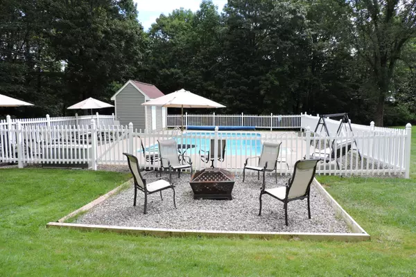 Mount Vernon, ME 04352,454 Belgrade RD