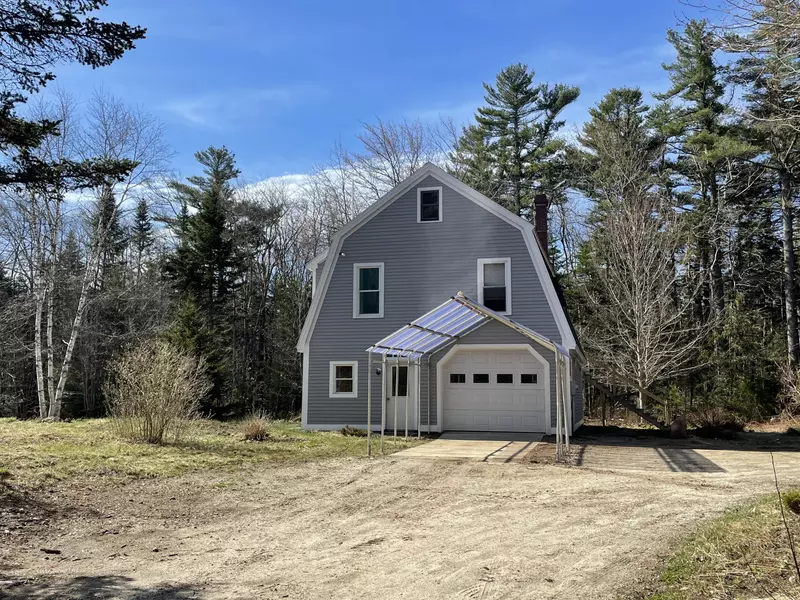 49 Meeting House LN, Chebeague Island, ME 04017