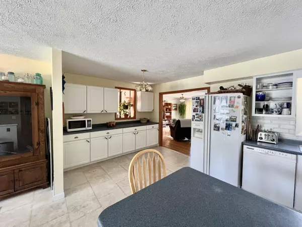 Rumford, ME 04276,9 Glover RD