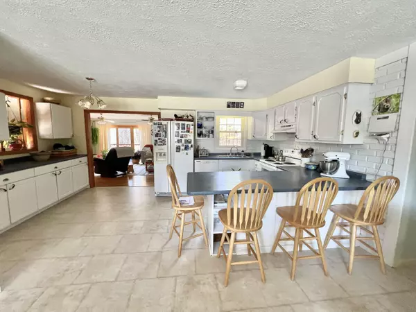 Rumford, ME 04276,9 Glover RD