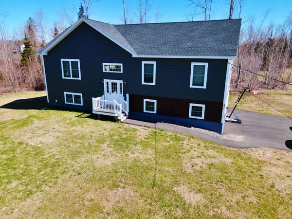 42 Lindsay DR, Levant, ME 04456