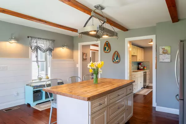 Whitefield, ME 04353,161 Pittston RD