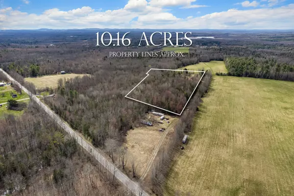 52 Meadow LN, Palmyra, ME 04965