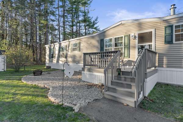 15 Ryefield DR, Old Orchard Beach, ME 04064