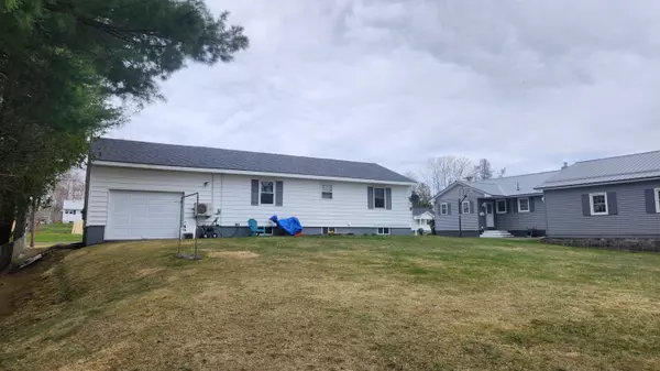 East Millinocket, ME 04430,39 Pine ST