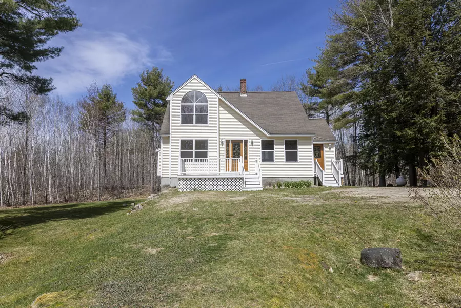 82 Daggett DR, Raymond, ME 04071