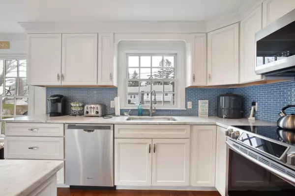 Kennebunk, ME 04043,3 Harris LN
