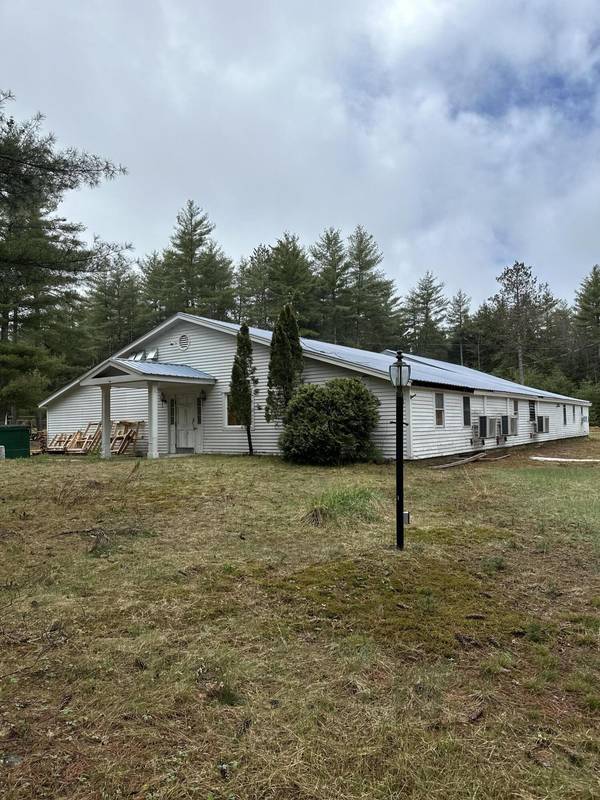 7 Plains RD, Harrison, ME 04040